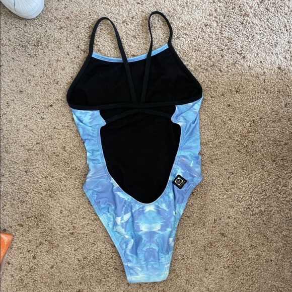 Jolyn perry onesie - Picture 2 of 3